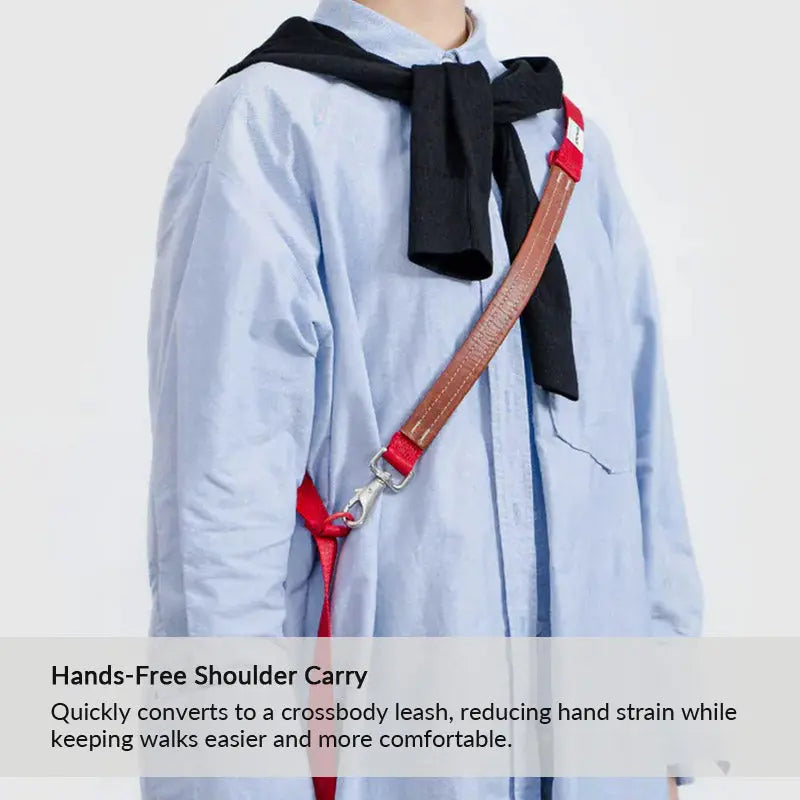 Crossbody shoulder leash worn hands-free in red, helping keep daily walks comfortable and naturally paced.